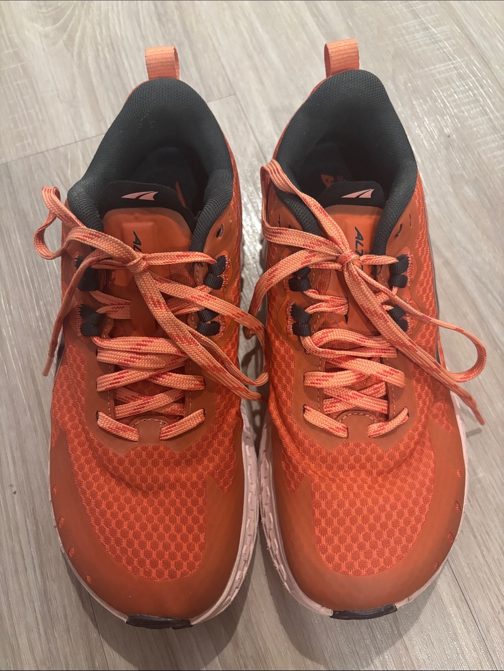 Altra outroad running sneakers - Picture 2 of 9